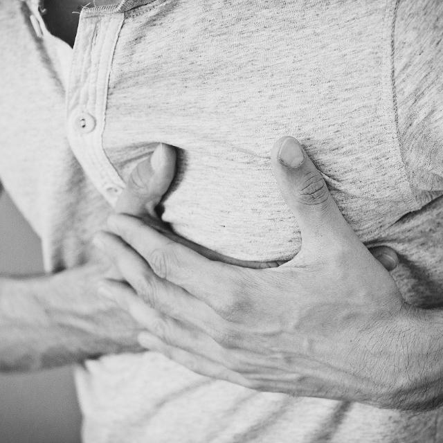 胸痛就是心梗么？会有猝死风险吗？