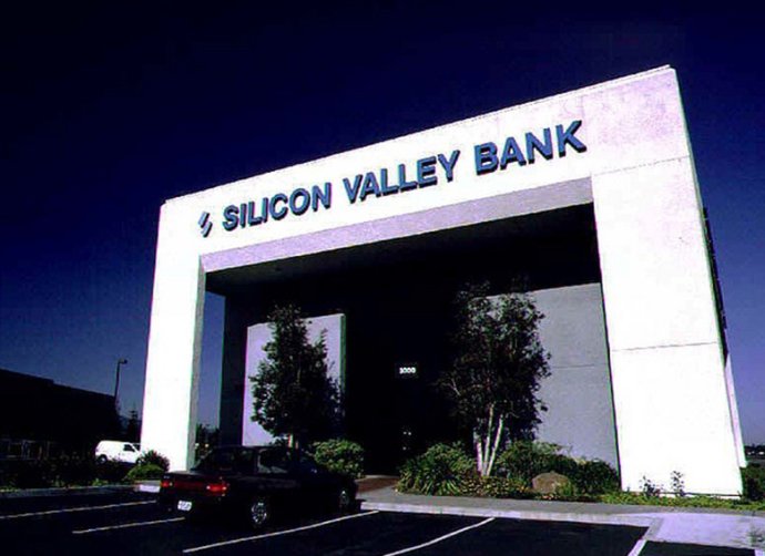 简单但严肃的回顾一下硅谷银行（SVB）的整个事件-前方高能