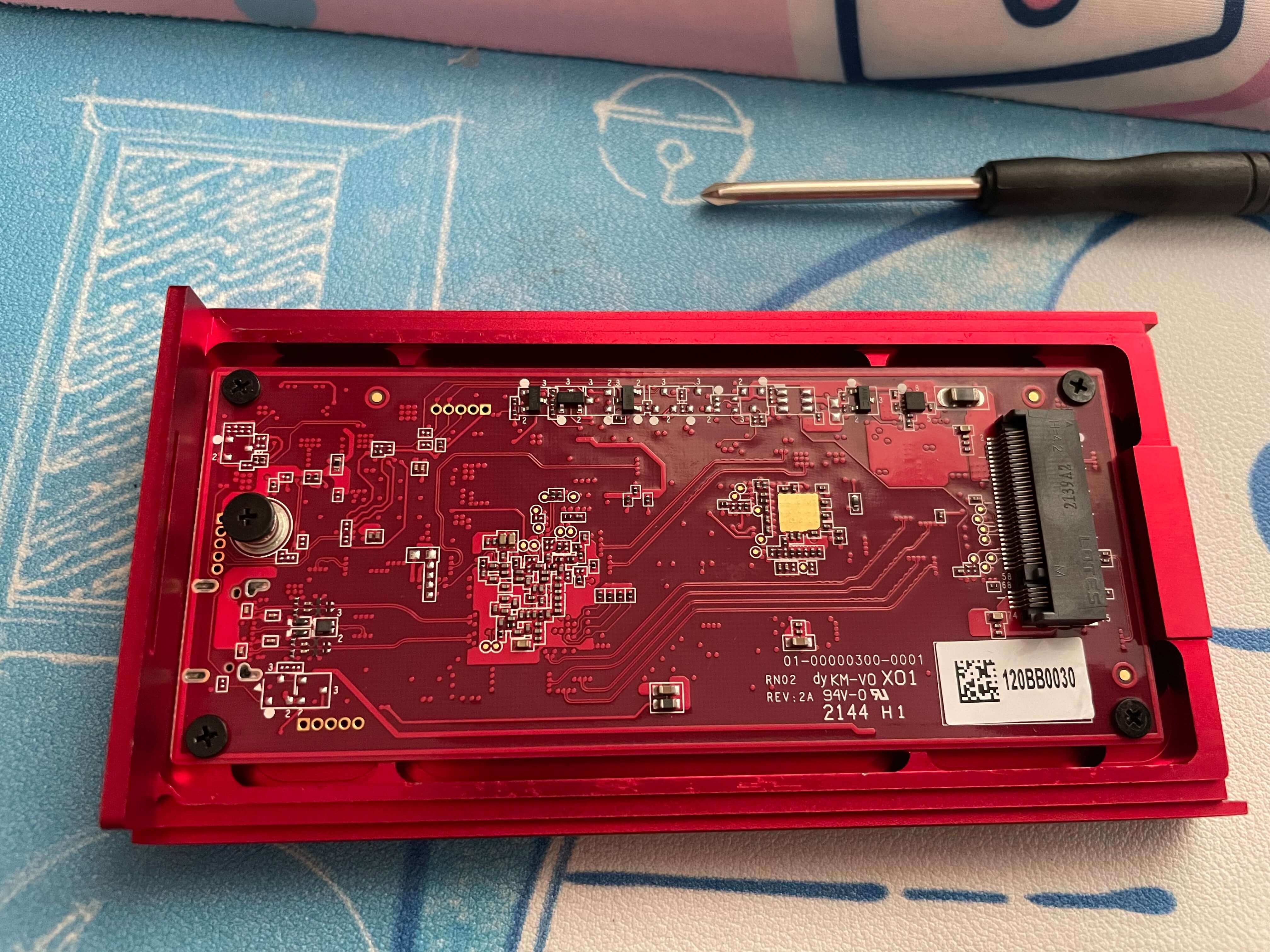 红色主板,非公版设计